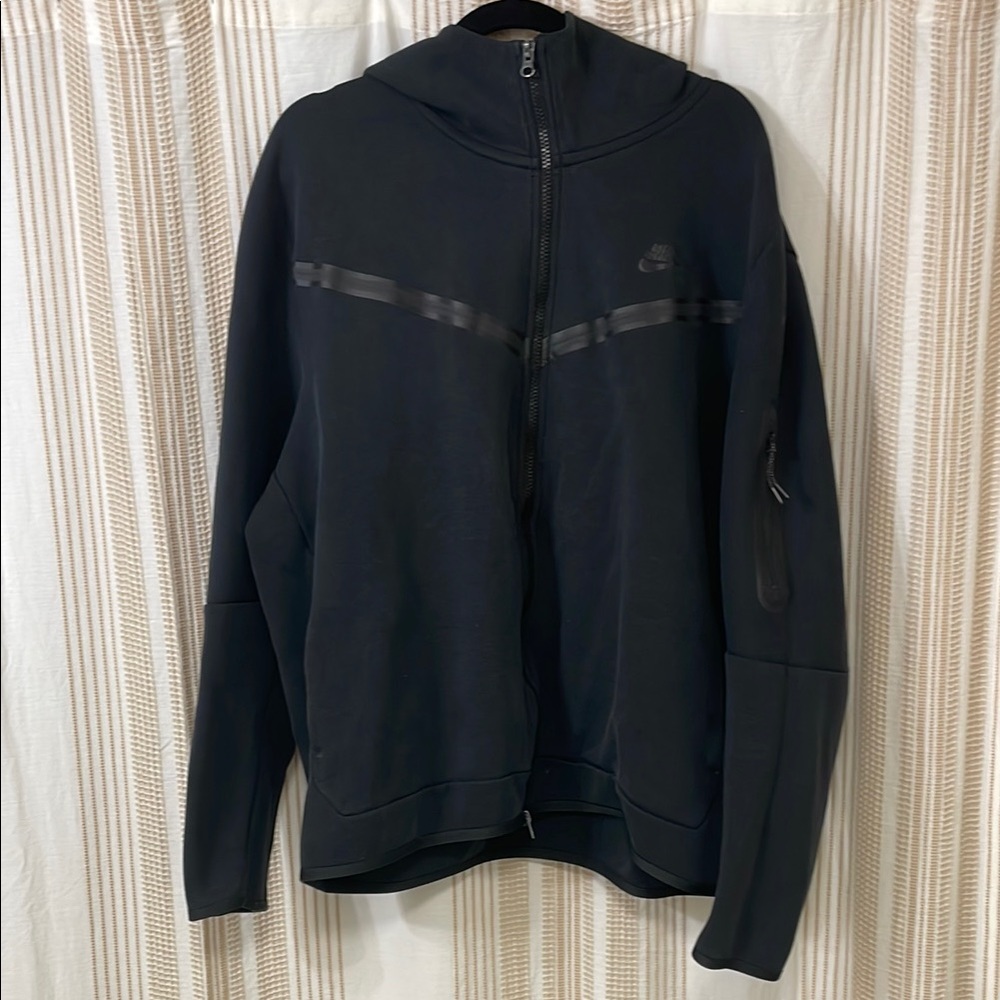 Nike Men's Tech Fleece Black Sweater
